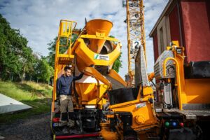 Übergabe Beton aus LKW - TSN-Beton